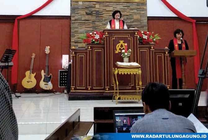 ibadah-jumat-agung-live-streaming