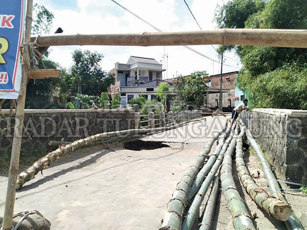 akses-pucangan-karanganom-tertutup