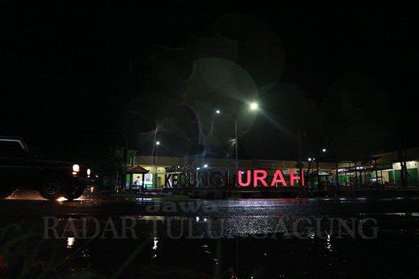 tinggal-empat-huruf-yang-menyala