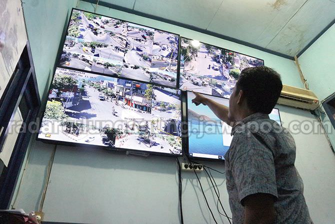 Ruang pemantauan kamera pengawas, CCTV di Kabupaten Trenggalek.
