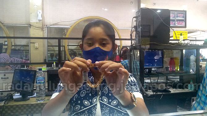 harga-emas-turun-jelang-akhir-tahun