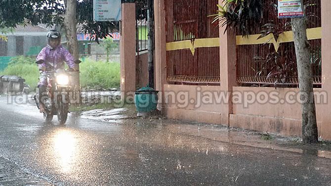 monsun-asia-memicu-peningkatan-curah-hujan