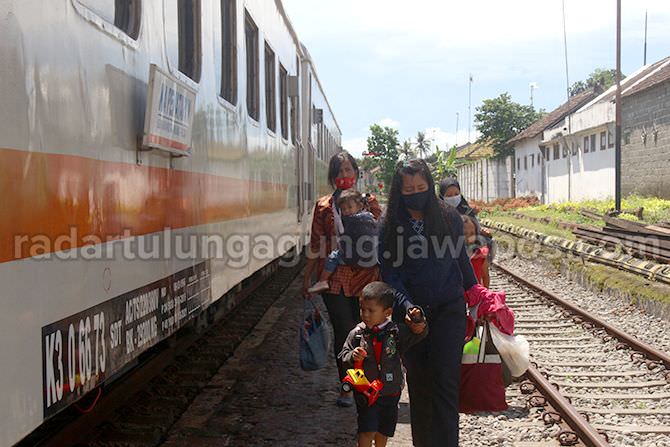 HATI-HATI: Perubahan cuaca harus diperhatikan para pemudik karena tidak bisa diprediksi.(foto: dok Radar Tulungagung)