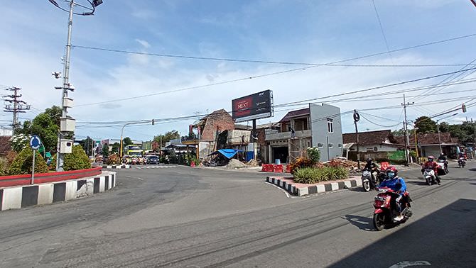 pelebaran-lengkung-simpang-plosokerep-gelap