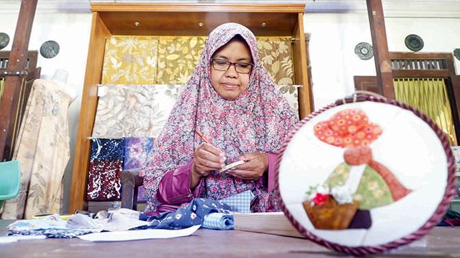 elis-zulva-mastuti-ibu-rumah-tangga-yang-tekuni-kerajinan-kimekomi