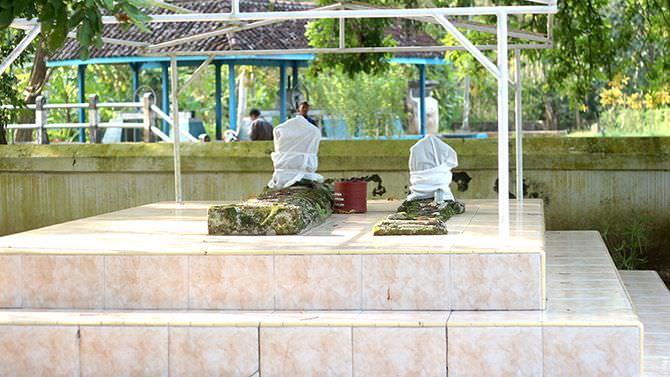 nisan-makam-ki-ageng-menak-sopal-yang-hilang