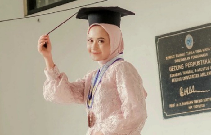 IDAMAN NIH: Daania Naviya Oktaviada, wanita cantik asal Kelurahan Surodakan, Kecamatan Trenggalek, ini mempunyai prinsip mandiri dan optimistis dalam memburu tujuan karir. (dok. pribadi)