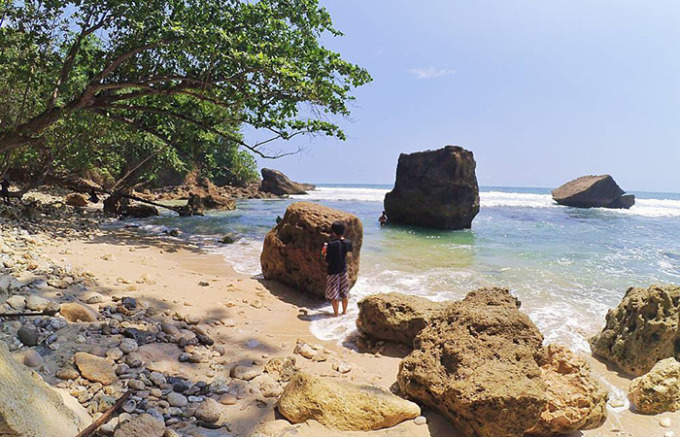 BAK PANTAI DI BELITUNG :  Keindahan Pantai Pucang Sawit, di Pucanglaban. Mirip seperti pantai di film Laskar Pelangi (Foto: Instagram/sparklingtulungagung