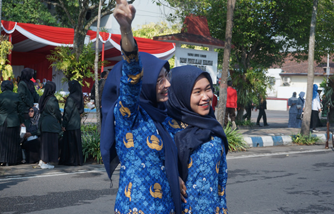 SEMRINGAH: Para PNS di lingkup Pemkab Tulungagung ketika upacara. (foto: Satria Cahyono/Radar Tulungagung)