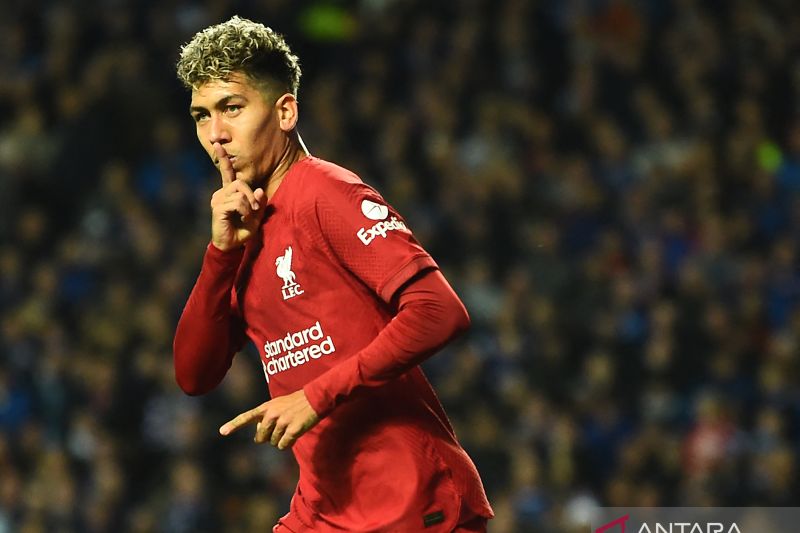 Selebrasi Roberto Firmino setelah mencetak gol dalam pertandingan UEFA Champions League Group A football match antara Glasgow Rangers. ANTARA/AFP/ANDY BUCHANAN)