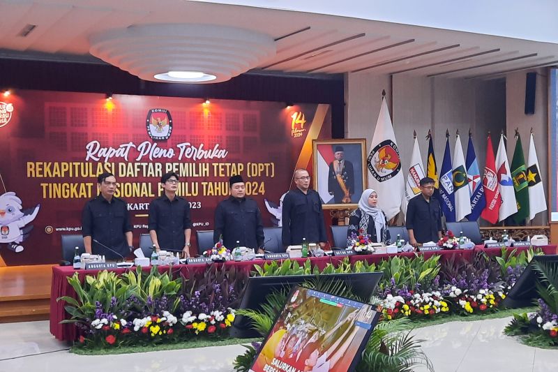 Rapat pleno terbuka rekapitulasi daftar pemilih tetap (DPT) tingkat nasional Pemilu 2024 di Ruang Sidang Utama, Kantor KPU RI di Jakarta, Minggu (2/7/2023). (ANTARA/Fath Putra Mulya)