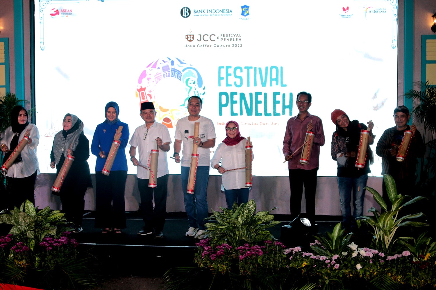 JEJAK PAHLAWAN: Wali Kota Surabaya Eri Cahyadi membuka Festival Peneleh, Surabaya. (ISTIMEWA)