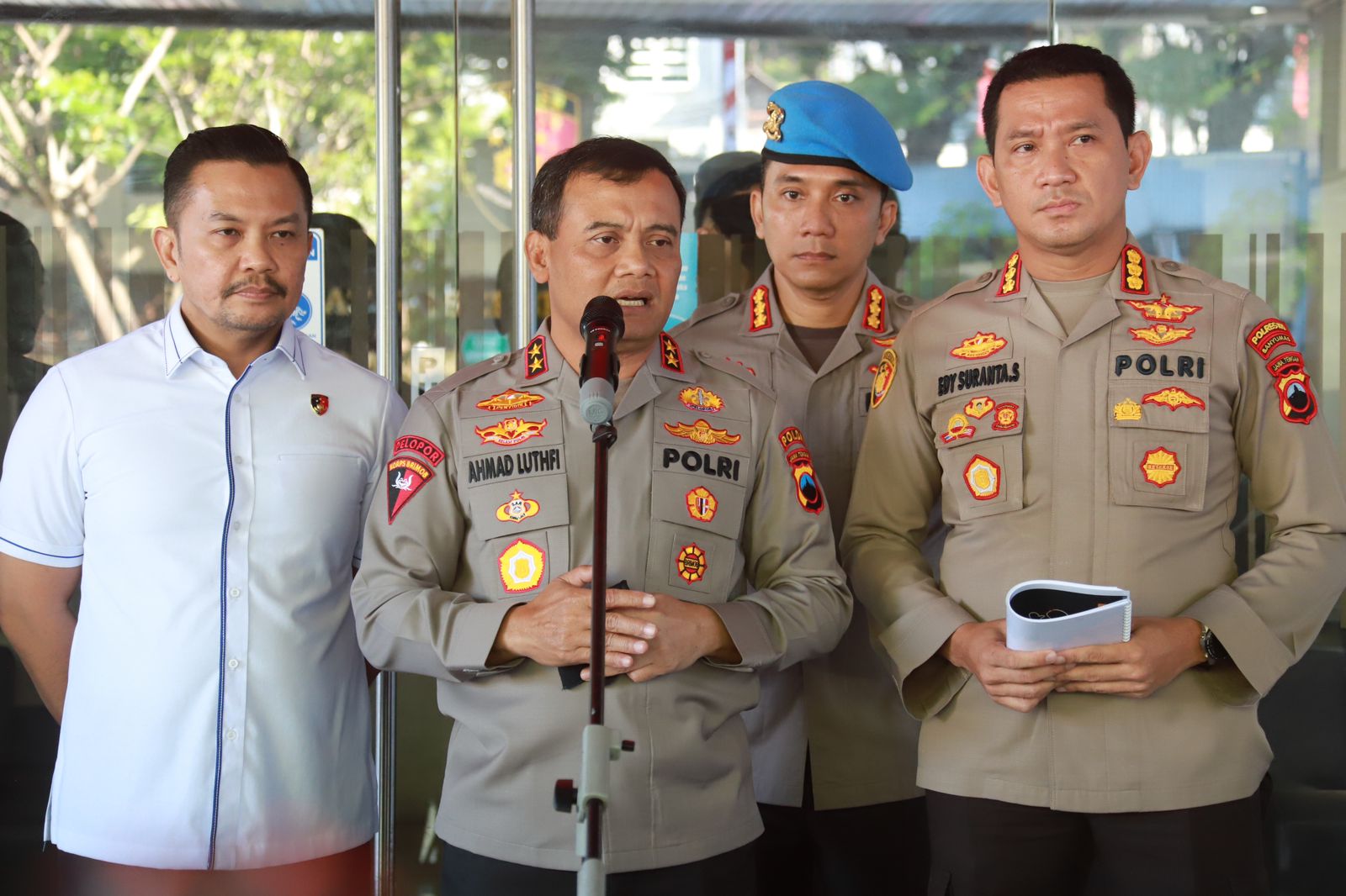 Kapolda Jateng Irjen Pol Ahmad Lutfi menjelaskan penanganan perkara meninggalnya tahanan Polresta Banyumas kepada media di lobby Ditreskrimum Polda Jateng, Senin (17/7). (ISTIMEWA)