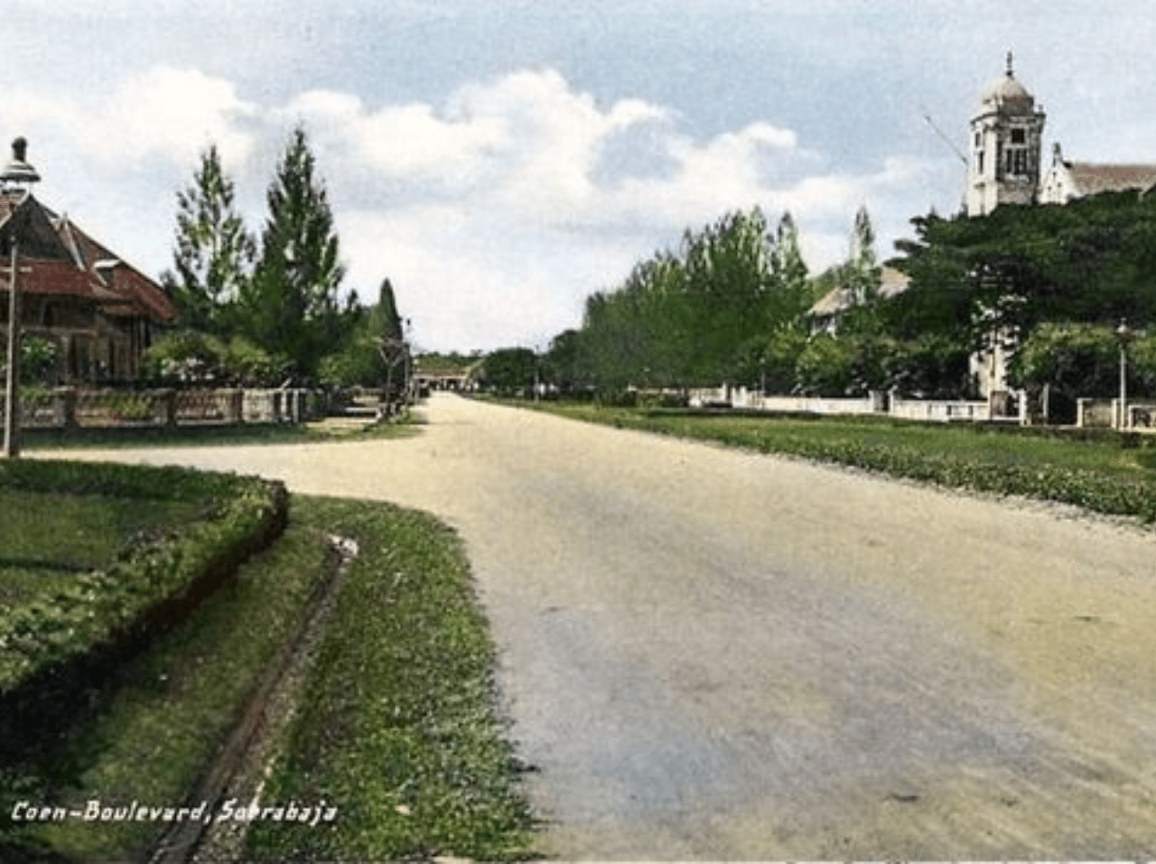 TENANG DAN ASRI: Suasana di Coen Boulevard sekitar tahun 1920-an. (ISTIMEWA)