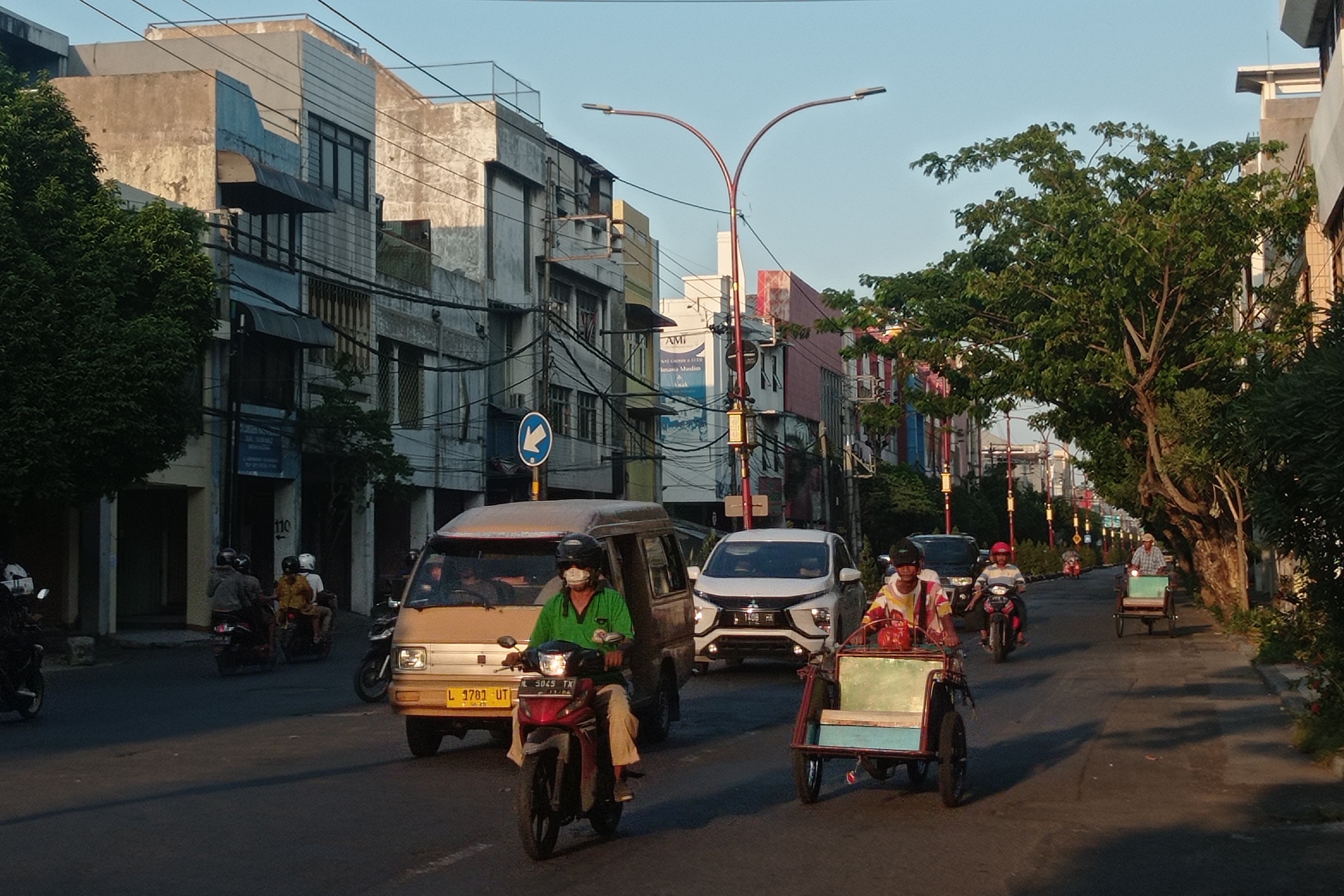 PECINAN: Dari dulu hingga kini kawasan Kapasan tetap menjadi kawasan perdagangan yang ramai. (SURYANTO/RADAR SURABAYA)