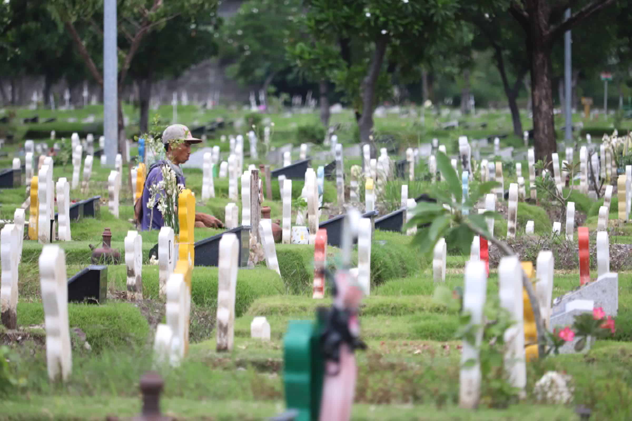 TERAWAT: Salah satu lahan makam milik Pemkot Surabaya di kawasan Keputih, Surabaya. (SURYANTO/RADAR SURABAYA)