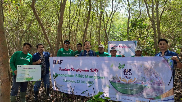 SEMANGAT: Kegiatan BAF ECO MOVE 2023 di kawasan Ekowisata Mangrove Wonorejo di Surabaya, Sabtu (22/7). (ISTIMEWA)