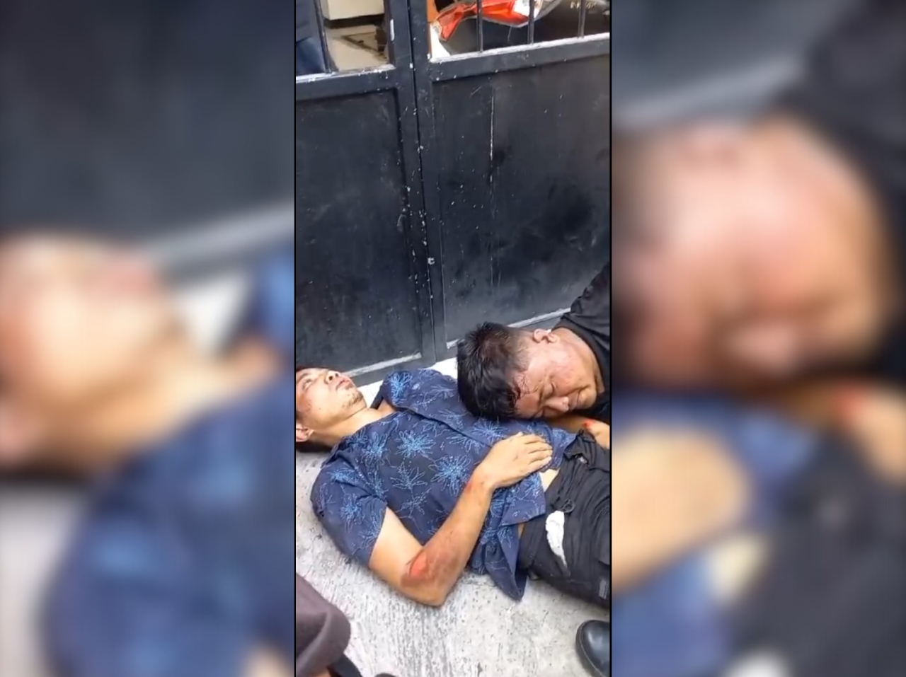 BIAR KAPOK: Tersangka RO dan IRP terkapar setelah dihajar massa di Gubeng Kertajaya. (ISTIMEWA)