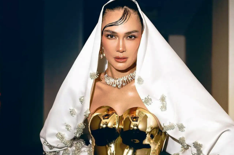 Luna Maya (INSTAGRAM)