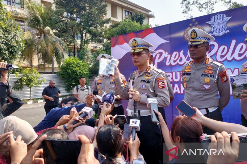 Kakorlantas Polri Irjen Pol Firman Shantyabudi dalam jumpa pers uji coba perubahan materi ujian praktik SIM di Satpas SIM Daan Mogot, Cengkareng, Jakarta Barat. (ANTARA)