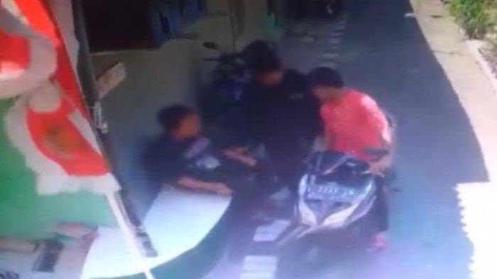 TEREKAM: Tangkapan layar tiga siswa SMP dibegal di kawasan Kertajaya. (ISTIMEWA)