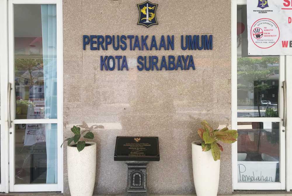 EKSIS: Gedung Perpustakaan Umum Kota Surabaya  di Jalan Gubernur Suryo No. 15 Surabaya. (RESA/RADAR SURABAYA)