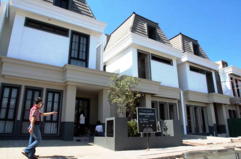 SEGMEN PREMIUM. Dian Istana kembali merilis cluster terbaru, The White House yang menyasar segmen market kalangan muda dengan range harga Rp 2-3 miliaran. (Abdullah Munir/Radar Surabaya)