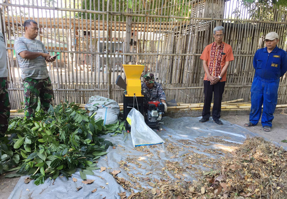 Proses pencacahan sampah organik. (ISTIMEWA)