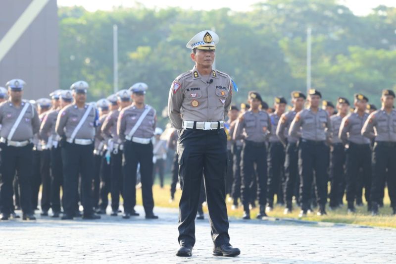 Personel Polda Jatim yang akan diterjunkan dalam Operasi Zebra Semeru selama 14 hari untuk menekan angka kecelakaan lalu lintas. ANTARA/HO-Bidhumas Polda Jatim