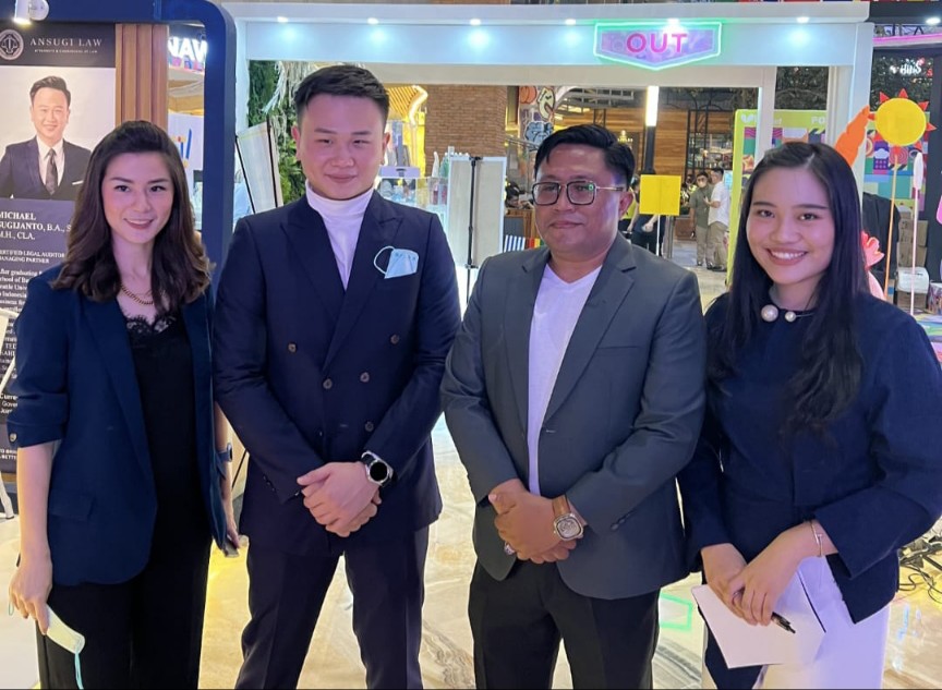 Anthonius Adhi dan Michael Sugijanto bersama Tim Ansugi Law. (ISTIMEWA)