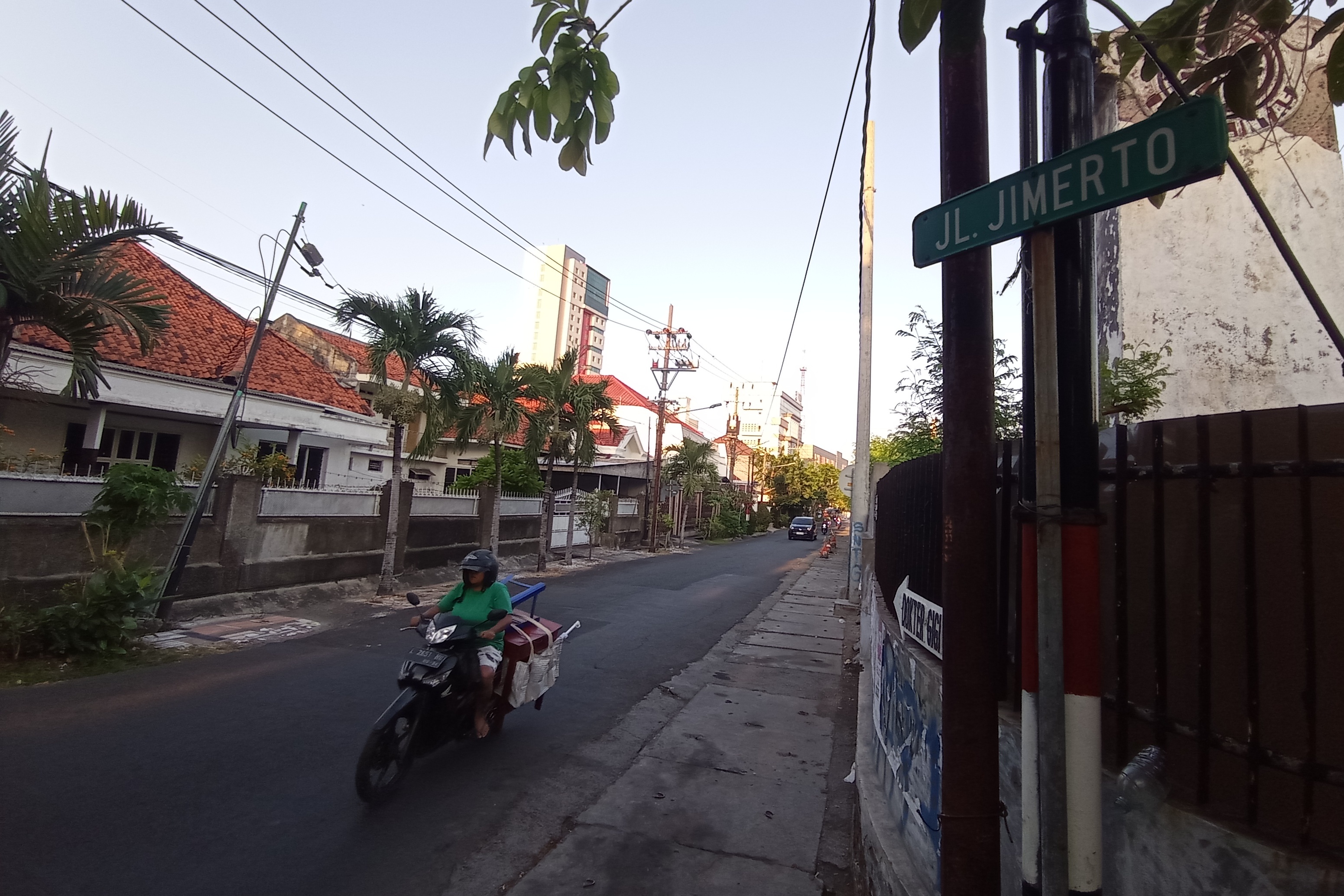 LAWAS: Kawasan Jalan Jimerto dulunya merupakan perkampungan pribumi yang kemudian berganti menjadi kawasan rumah loji bangsa Eropa. (SURYANTO/RADAR SURABAYA)