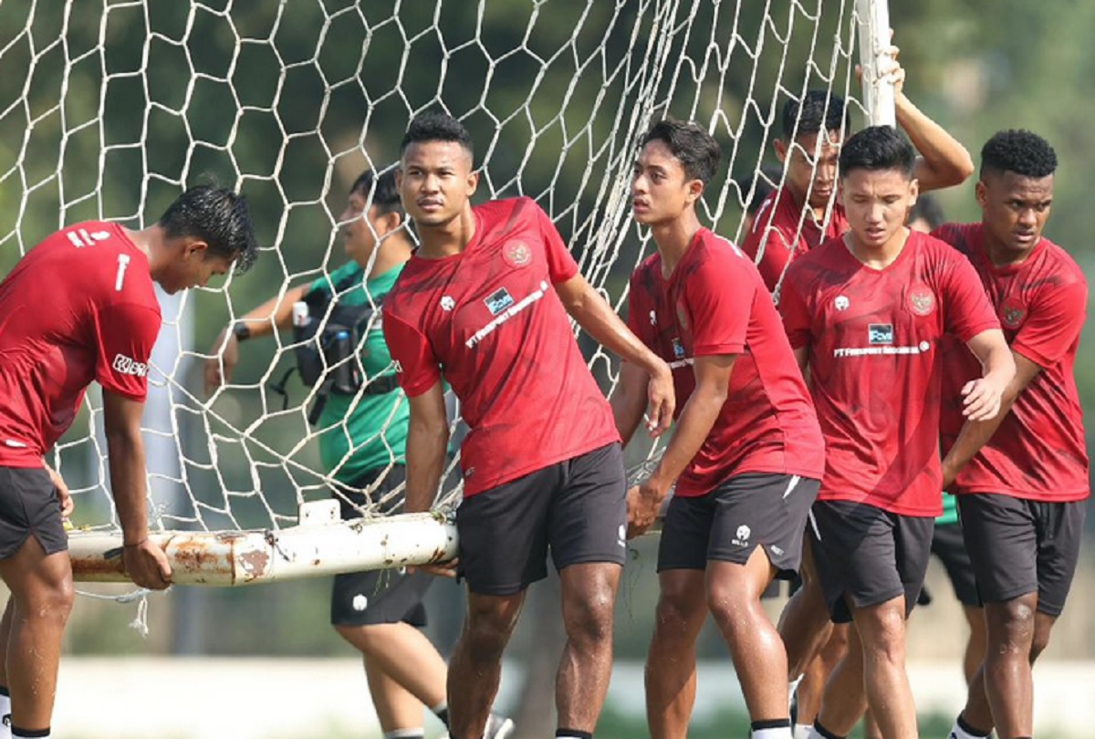 Pemain Timnas Indonesia U-24 berlatih di lapangan Senayan Jakarta jelang berangkat ke Asian Games 2024 di Hangzhou, China. (ISTIMEWA/PSSI)