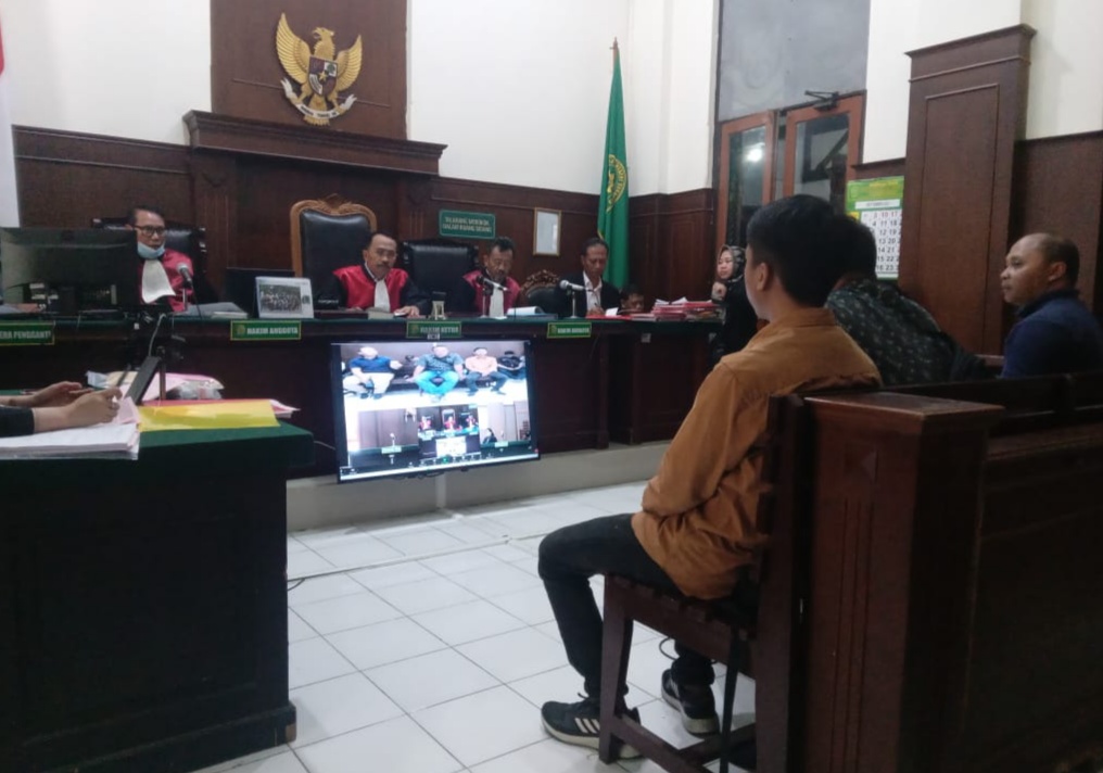 KAWAKAN: Terdakwa Musli dan Zainal Abidin diadili secara daring. (ISTIMEWA)