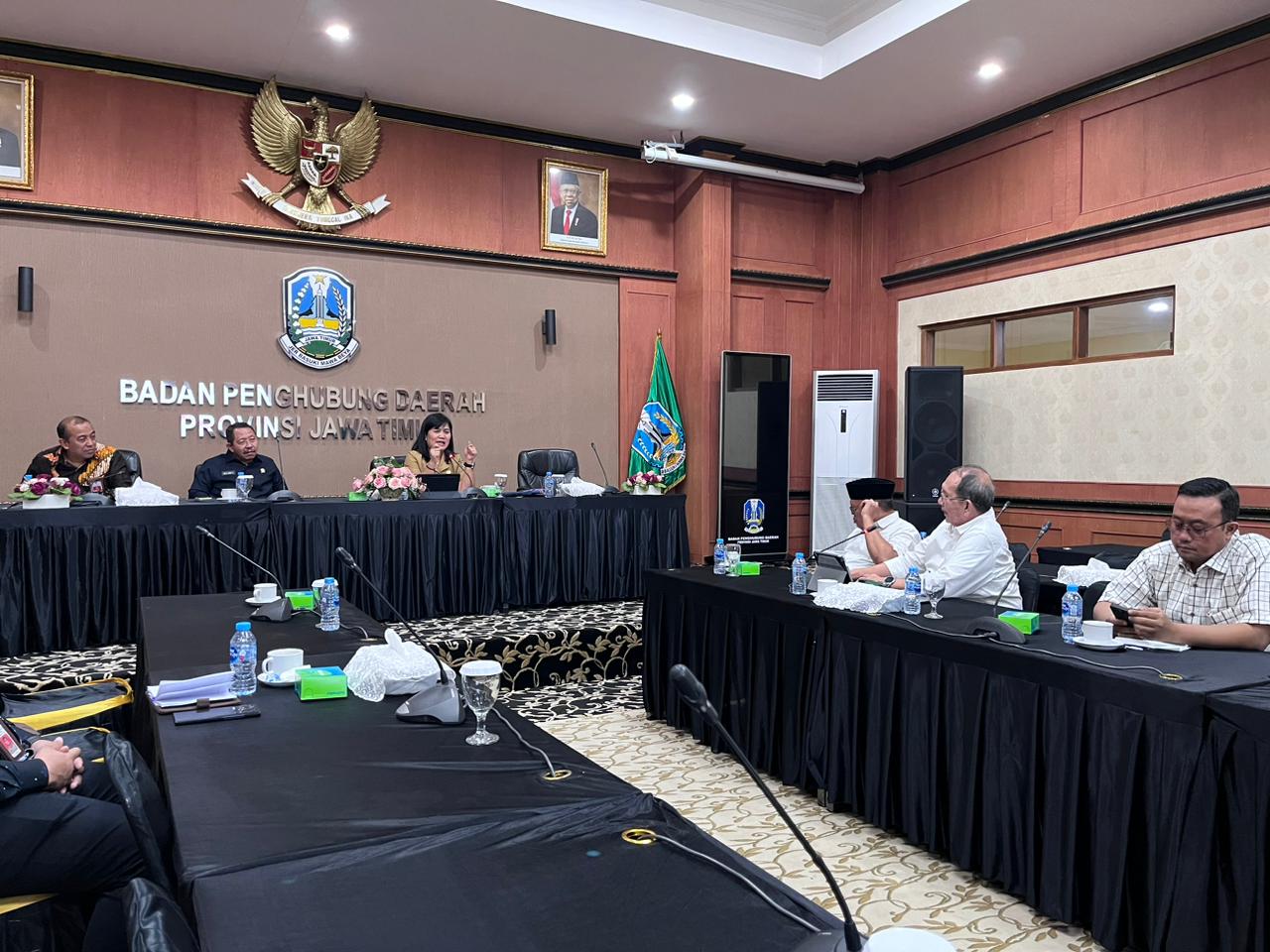 KONSULTASI: Anggota DPRD Jatim ketika berkonsultasi soal penjabat gubernur dengan pejabat Kemendagri. (MUS PURMADANI/RADAR SURABAYA)