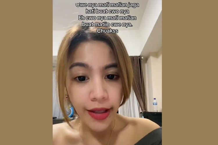 MAIN MEDSOS: Dini Sera Afrianti, korban dugaan penganiayaan yang menyebabkan nyawanya melayang. (IST/TIKTOK)