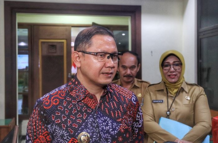 WAWANCARA: Kepala Dinas Pendidikan Jawa Timur Aries Agung Paewai. (MUS PURMADANI/RADAR SURABAYA)