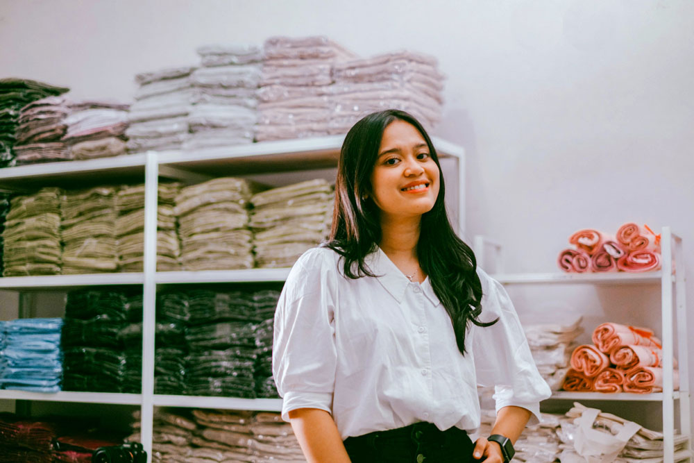 Monica Kumala, perempuan berusia 25 tahun ini sukses menapaki bisnis jalur online, dengan membuka toko Monica The Label. (ISTIMEWA)