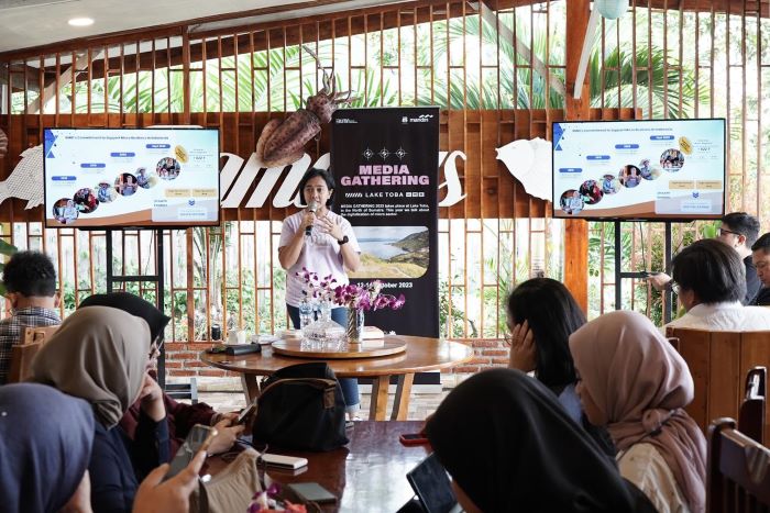 PRESENTASI: SVP Micro Development & Agent Banking Bank Mandiri, Ashraf Farahnaz menjelaskan mengenai KUR yang sudah disalurkan kepada 195 ribu debitur senilai Rp 20,52 triliun hingga Agustus 2023.