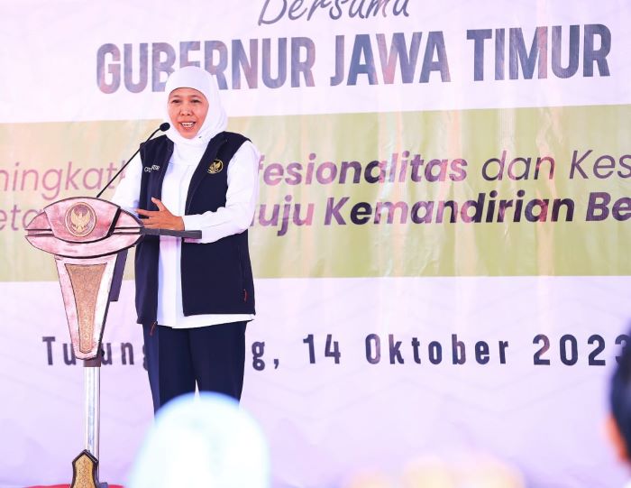 SAMBUTAN: Gubernur Jatim Khofifah Indar Parawansa. (MUS PURMADANI/RADAR SURABAYA)