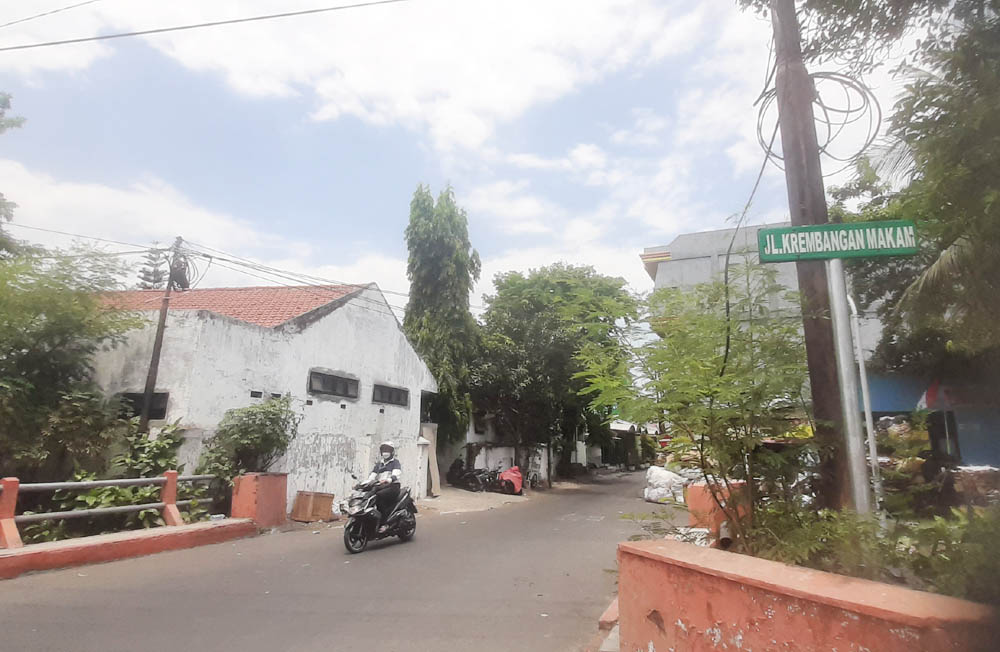 SUDAH TAK BERJEJAK: Penamaan Jalan Krembangan Makam karena kawasan ini dulu merupkan pemakaman warga Eropa. (MAHRUS/RADAR SURABAYA)
