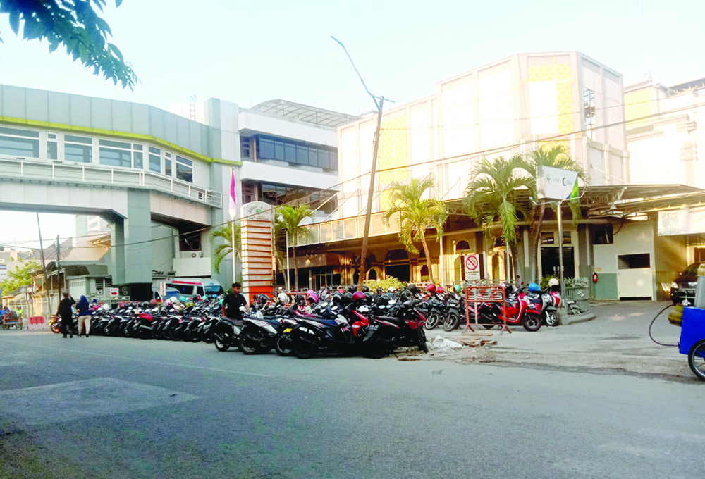 MEGAH: Bangunan lama RS Al Irsyad Surabaya berarsitektur Spanyol era 1920-an. (FAJAR YULI YANTO/RADAR SURABAYA)