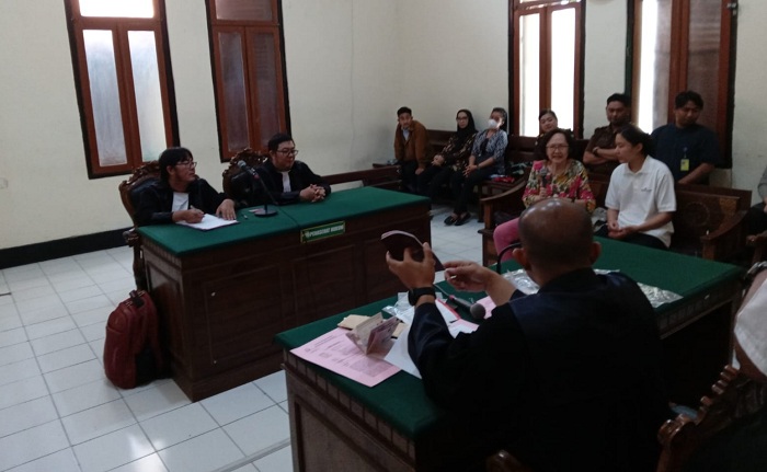 TERGIUR: Wang Yali diadili di Pengadilan Negeri (PN) Surabaya, Rabu (25/10). (IST)
