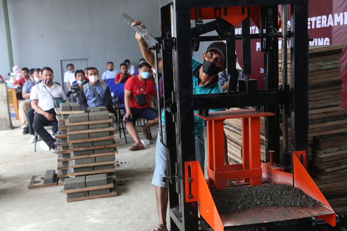 SIAP KERJA: Program padat karya menjadi salah satu strategi Pemkot Surabaya untuk menggerakkan penduduk usia produktif yang jumlahnya mendominasi. (IST)