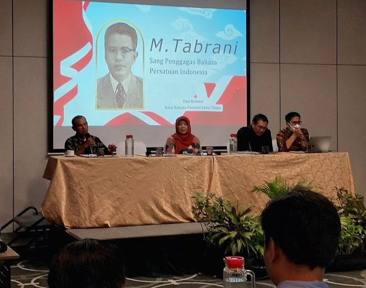 SERIUS: Suasana seminar yang mengangkat tema Membedah Tabrani, Gerakan dan Pemikirannya Mendahului Zaman yang dihelat di Hotel Movenpick Surabaya, Senin (30/10). (RAHMAT SUDRAJAT/RADAR SURABAYA)