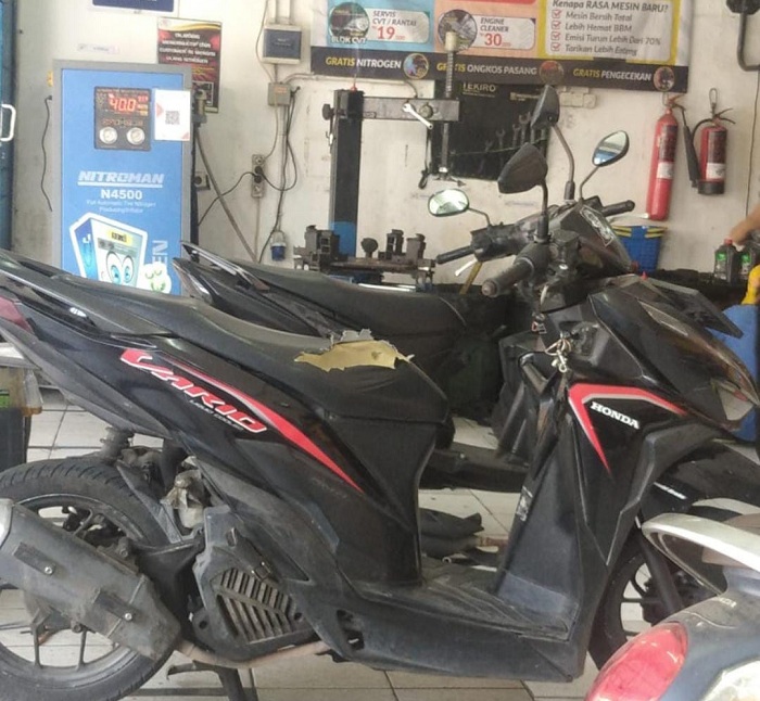 KENANGAN: Foto motor Honda Vario milik Agung Wijaya sebelum hilang dicuri. (MAHRUS/RADAR SURABAYA)