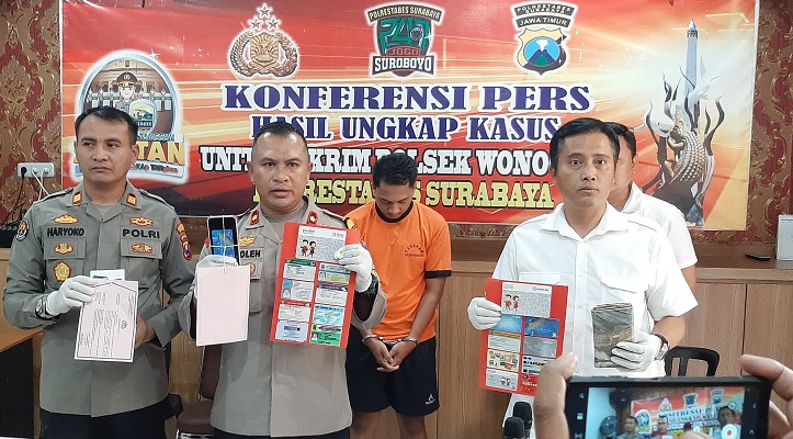 PAKAI MODUS KENCAN: Sendy alias Eza, 22, tersangka pencurian motor dengan korban wanita sudah ditangkap Polsek Wonocolo Surabaya. Ia sudah 11 kali mencuri. (MAHRUS/RADAR SURABAYA)