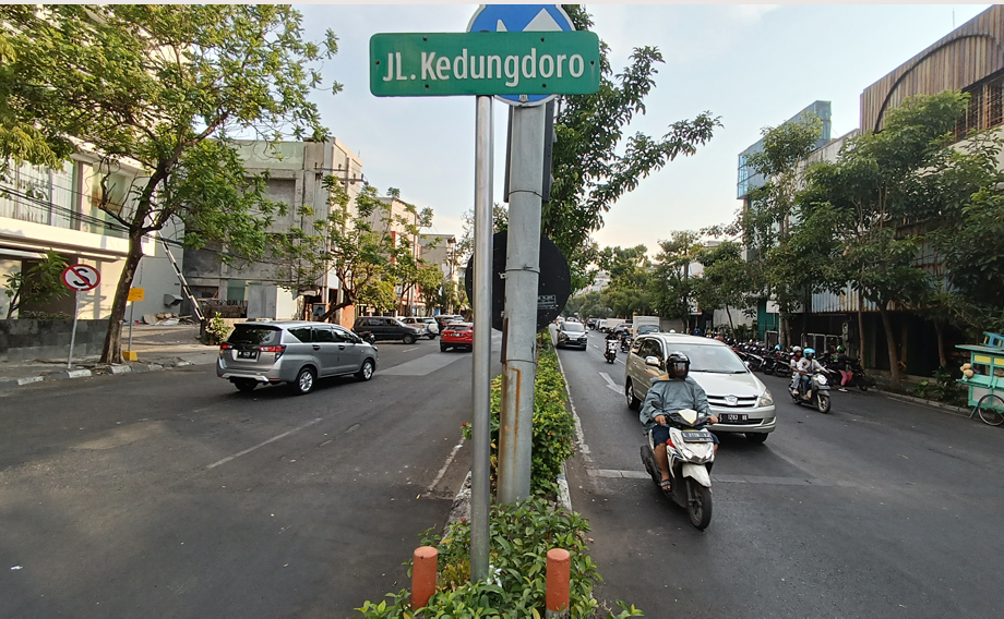 KINI BERKEMBANG PESAT: Kedungdoro merupakan kawasan yang memiliki sejarah cukup lekat di Surabaya. (ANDY SATRIA/RADAR SURABAYA)
