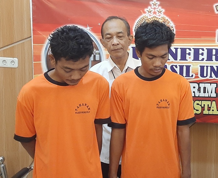 KOMPAK: M Asrul Ardiansyah alias Ketek dan Arief Setyawan alias Kepet, warga Jetis Kulon, Wonokromo yang tinggal di Jalan Bendul Merisi Jaya Gg V, Surabaya, duo kakak adik yang nyolong susu. (MAHRUS)