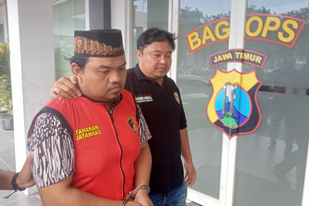 RESIDIVIS: VJ, tersangka pelaku aksi pencurian barang berharga di mobil dengan modus pecah kaca yang ditangkap di dekat sebuah rumah makan Padang di Jalan Perak Barat Surabaya.