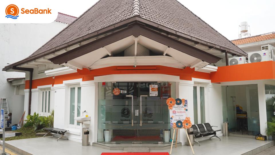 SeaBank memindahkan kantor cabang Surabaya ke kawasan Darmo, Surabaya.